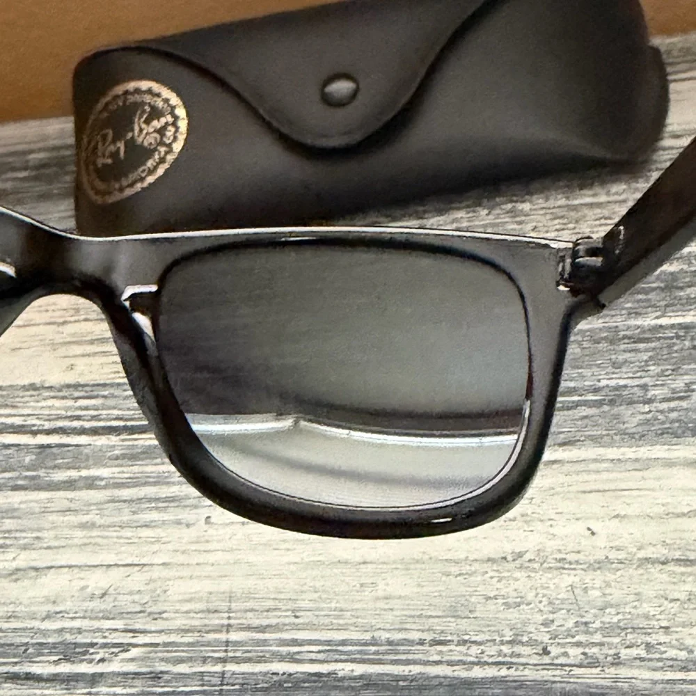 Ray-Ban sunglasses‎ and case