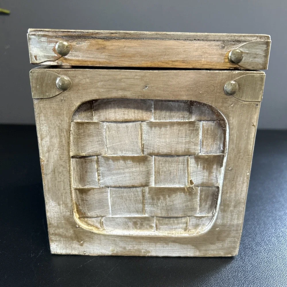 The Unbranded Brand show square facial