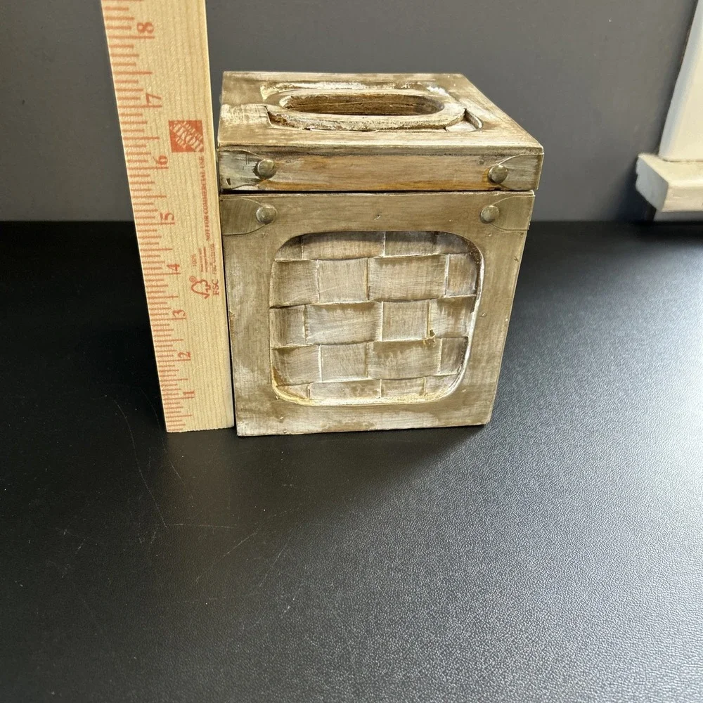 The Unbranded Brand box lidded