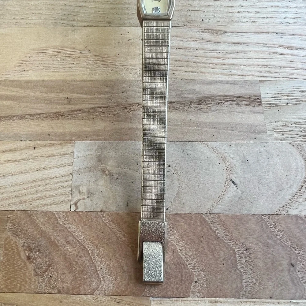 Vintage Wittnauer ladies dress watch 10k gold plated with diamonds NEW BATTERY