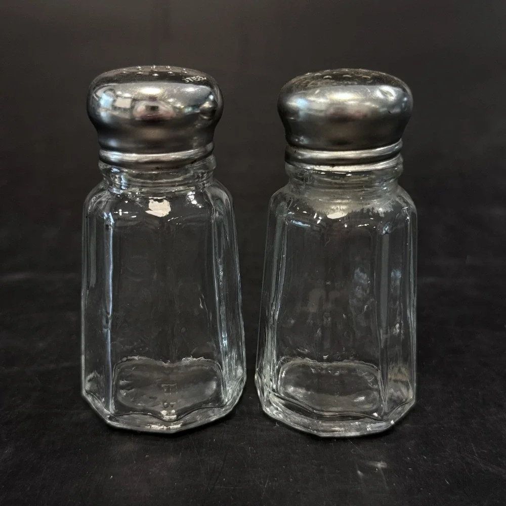 Clear‎ Glass Salt & Pepper Shaker Set w Stainless Steel Lids Marked B