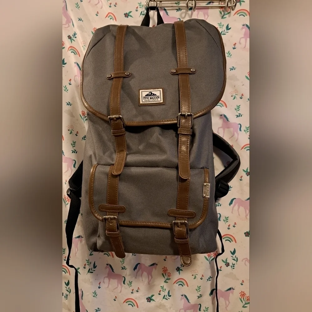 NWOT Steve Madden Grey Utility Unisex Casual School Travel Work Padded Backpack