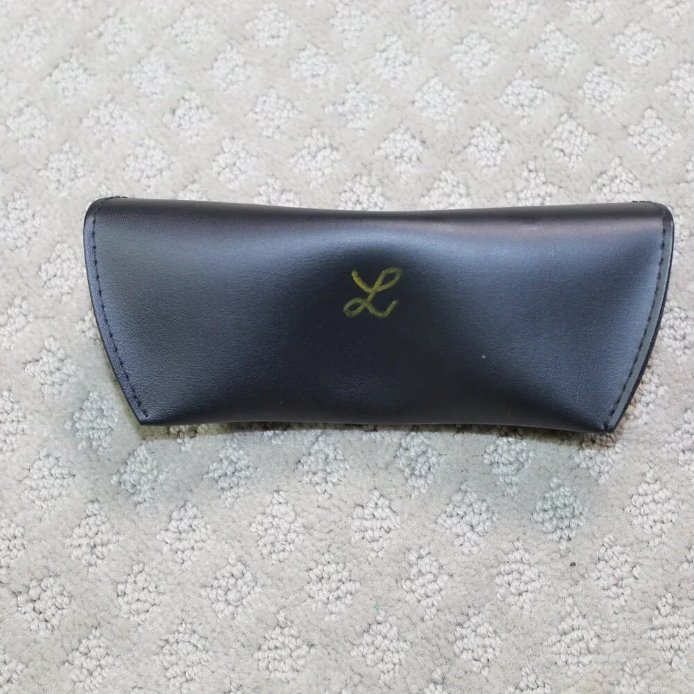 Ray-Ban product pair