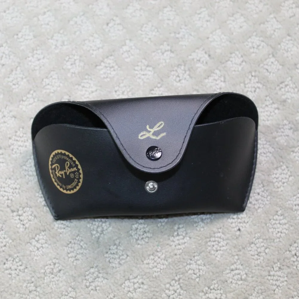 Ray-Ban product pair