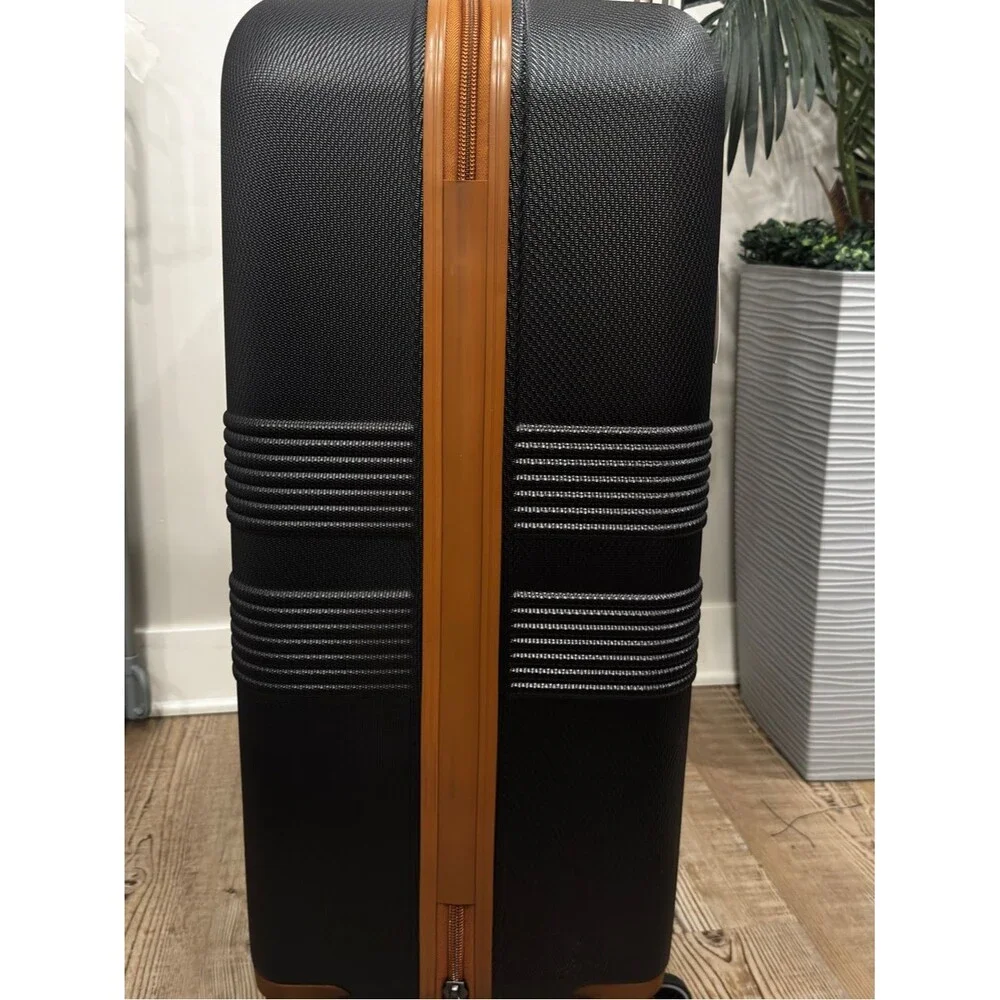 Delsey Paris sleek black