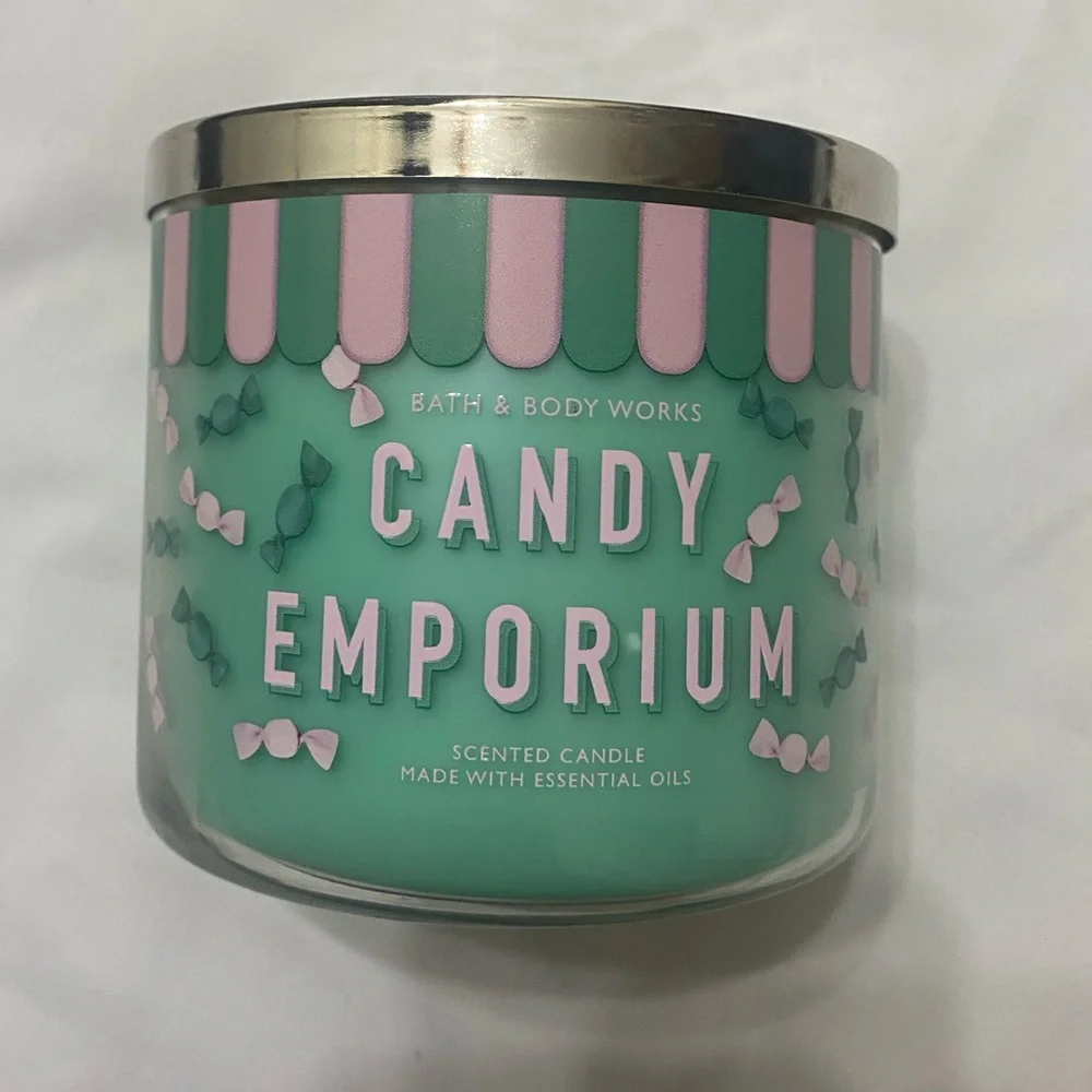 Bath and body works 3 wick candle
