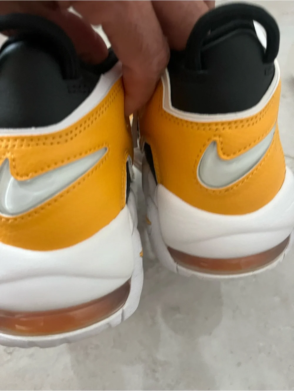 Nike air tempo GS 6Y fn0262-001yellow black
