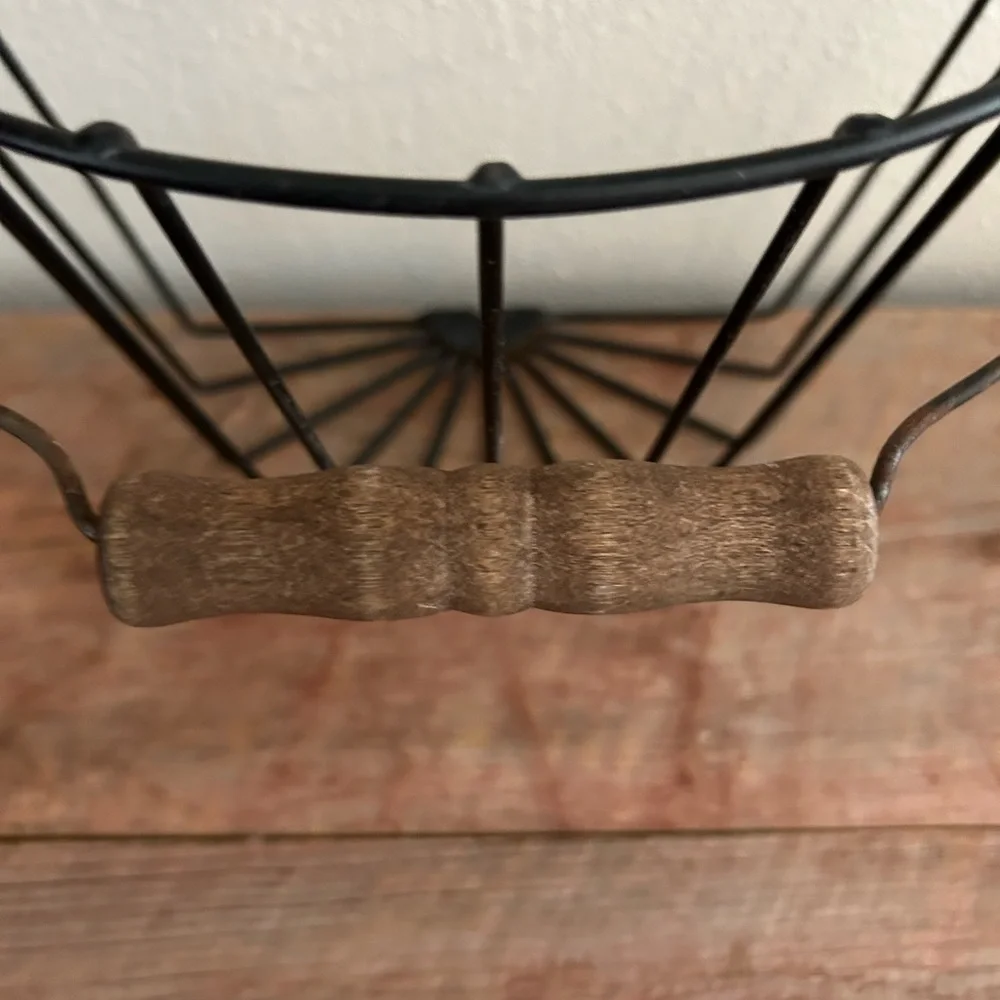 N/A vintage basket