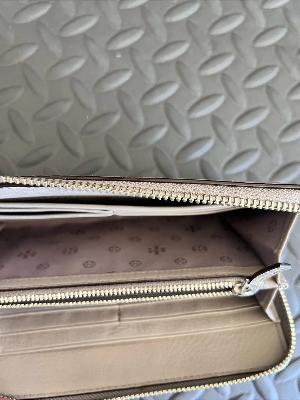 Tory Burch grey zip pictures
