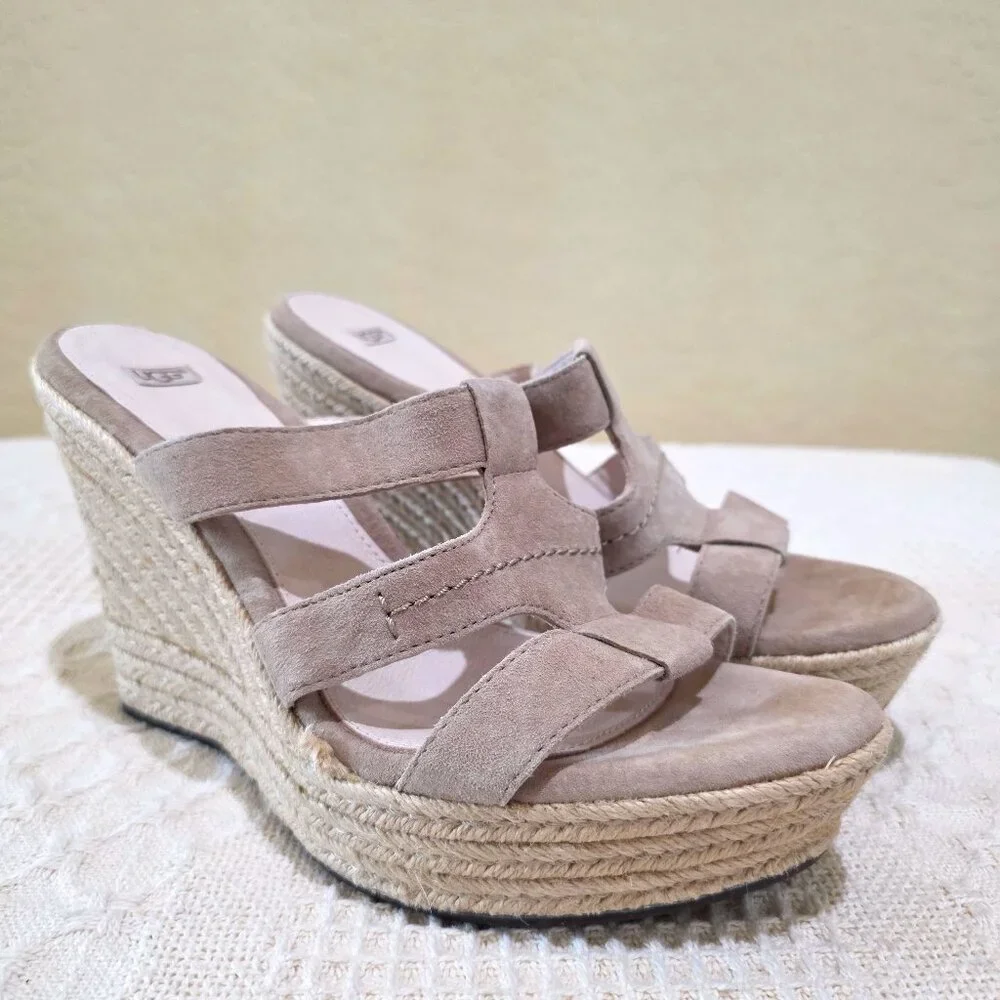 WOMAN’S UGG AUSTRALIA TAUPE TAWNIE WEDGE ESPADRILLE SANDALS - SIZE 10
