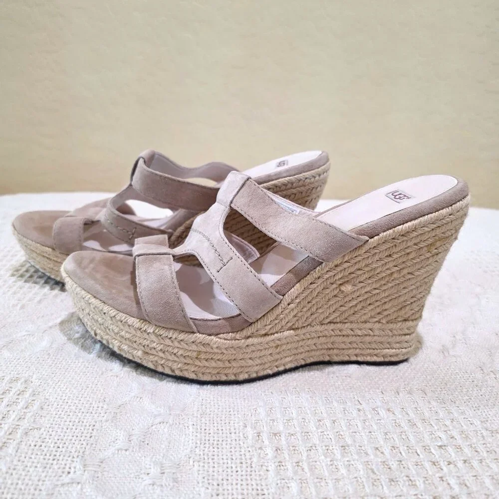 WOMAN’S UGG AUSTRALIA TAUPE TAWNIE WEDGE ESPADRILLE SANDALS - SIZE 10