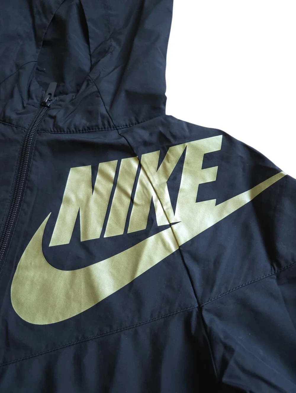 Nike windbreaker attached
