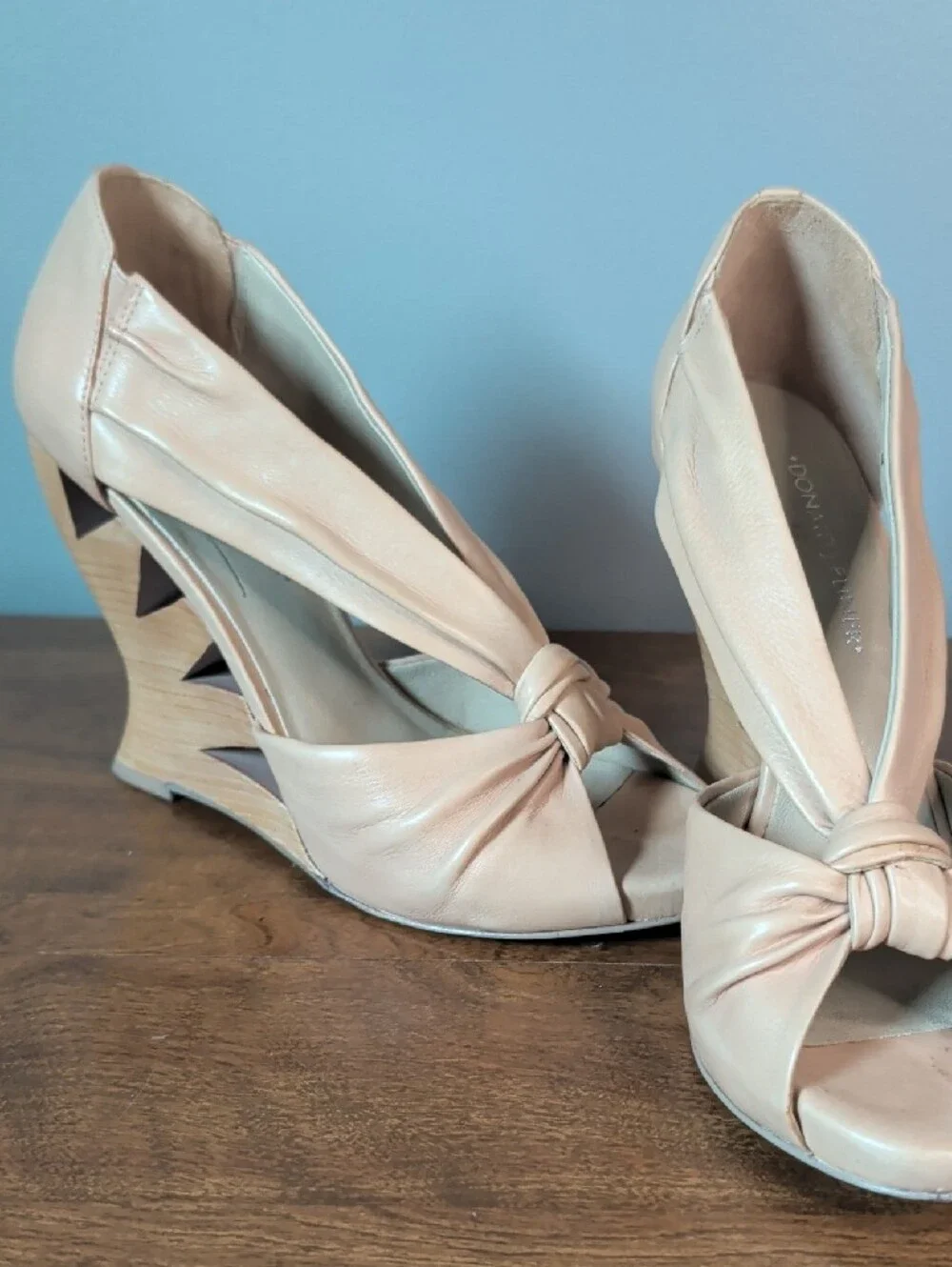 Donald J. Pliner stylish nude