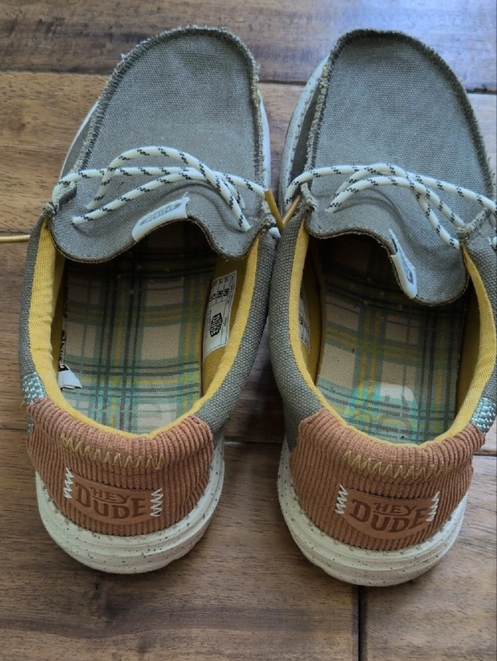 Hey Dude casual canvas