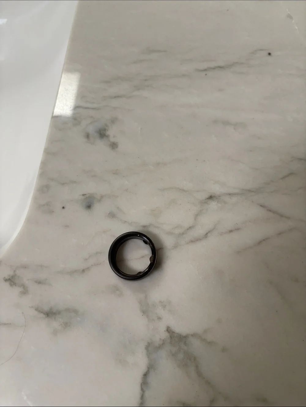 Oura sleek black