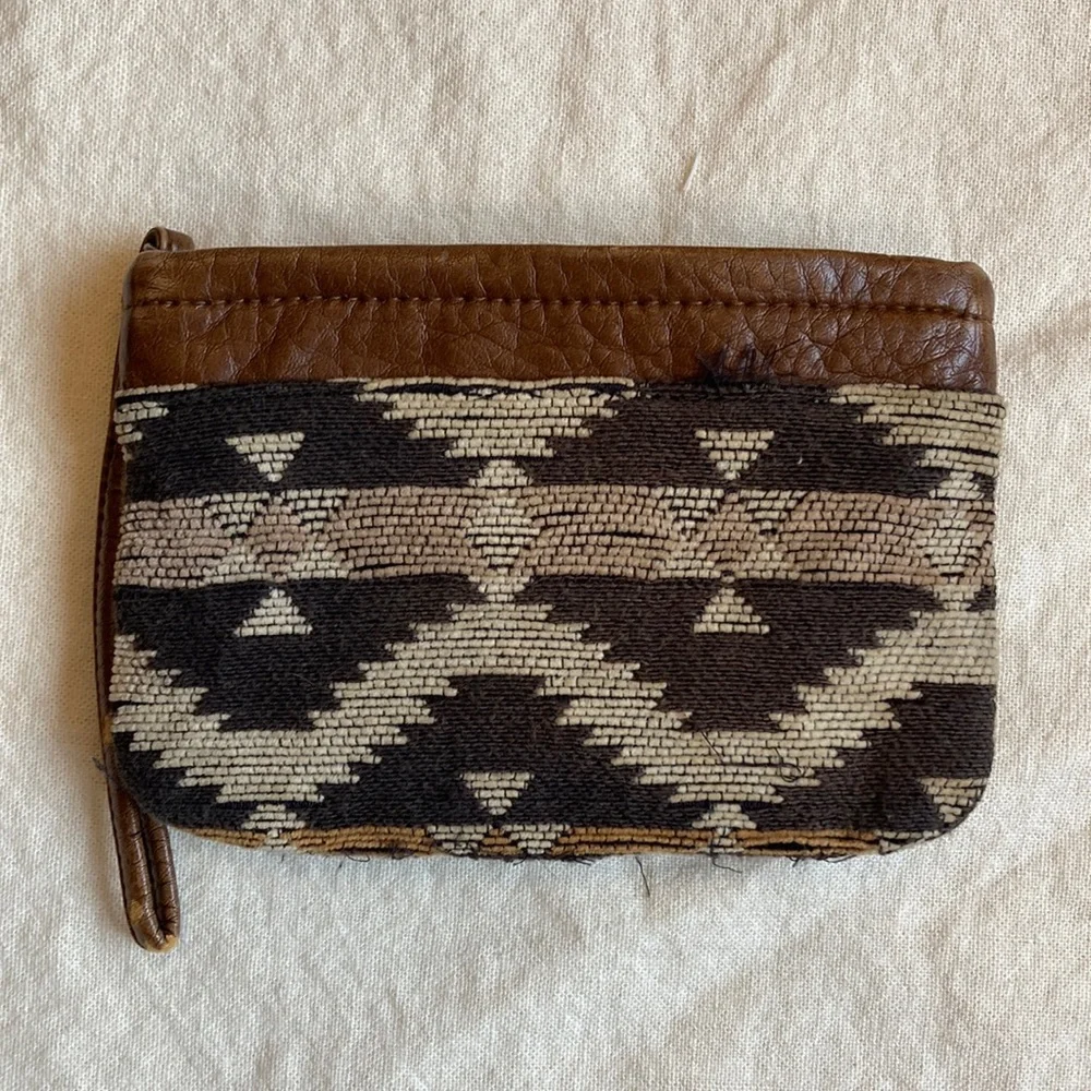 Aeropostale some wristlet aztec