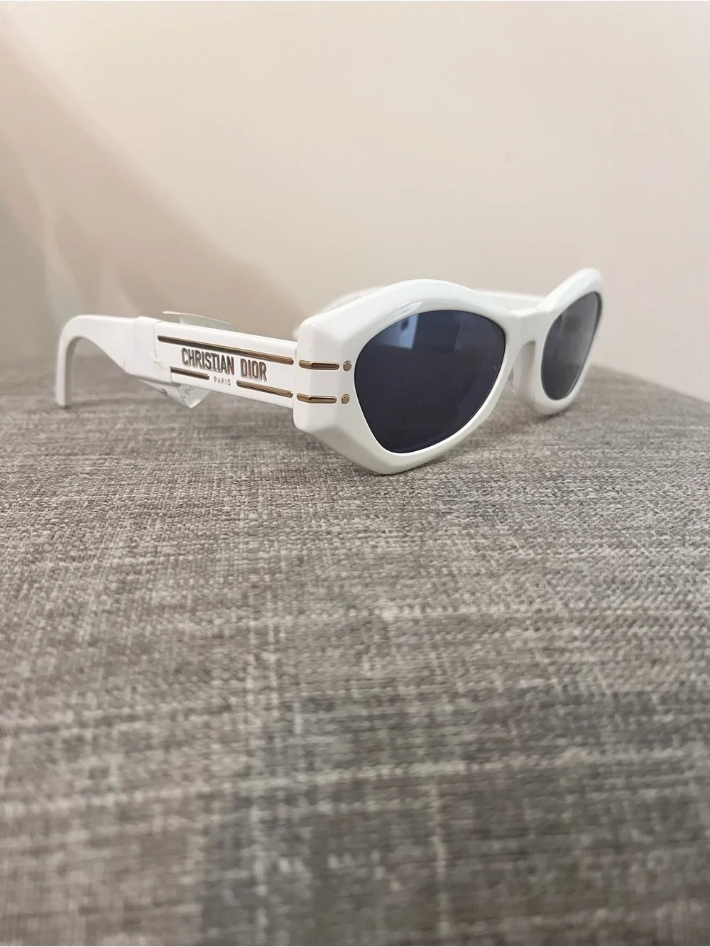 Dior bold white