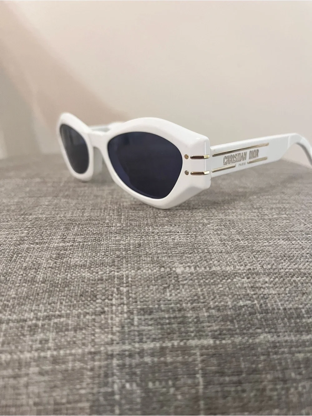 Dior bold white