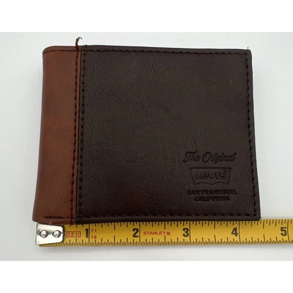 Levis wallet excellent