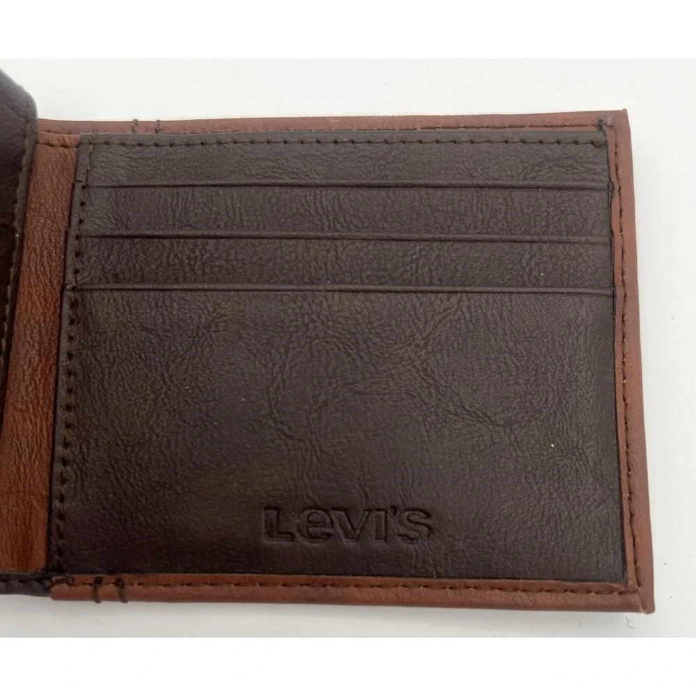 Levis wallet excellent