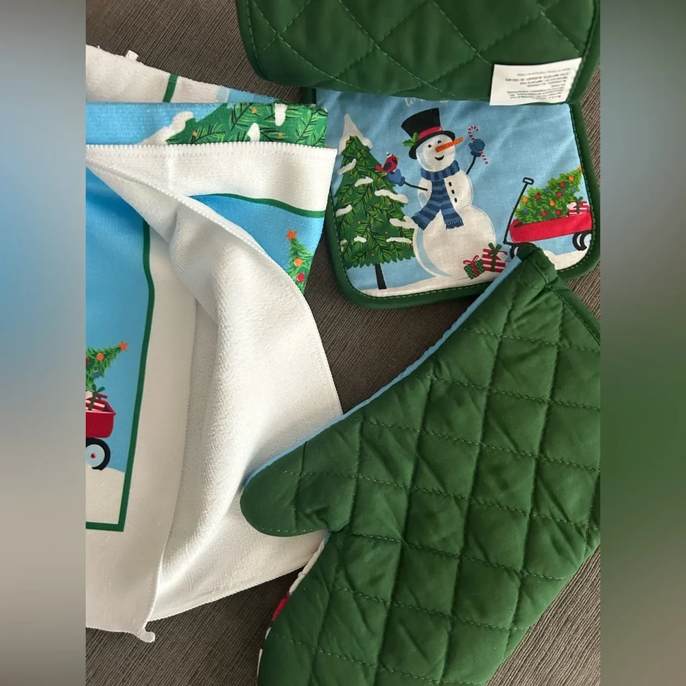 Christmas nwt kitchen