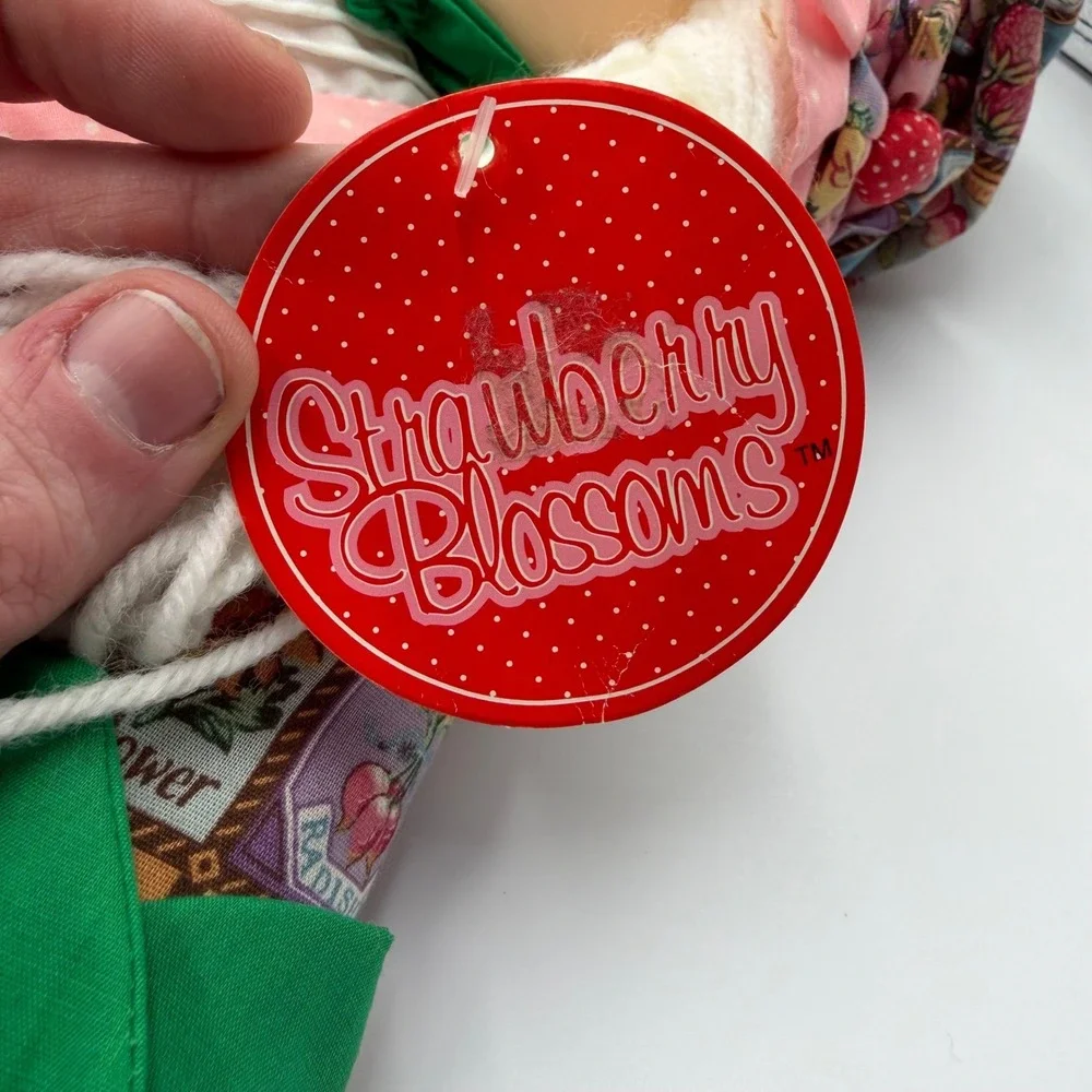 Strawberry Blossoms bonnet stuffed packets