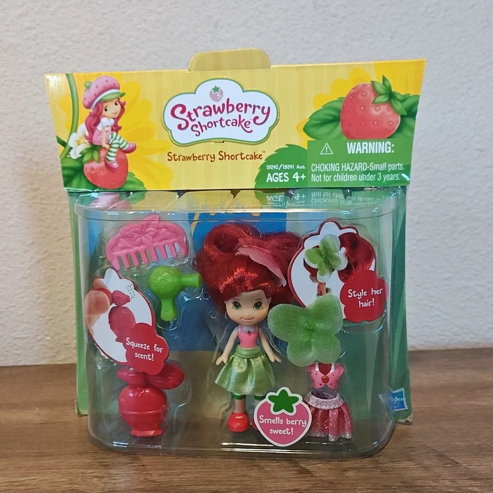 Strawberry Shortcake Mini Doll Toy Pink Green Scented Salon Set 2009 Hasbro