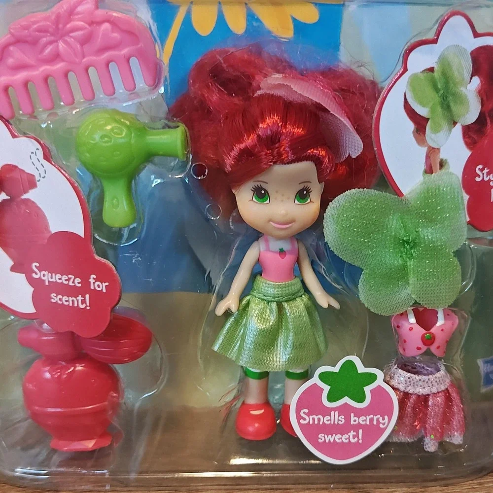 Strawberry Shortcake Mini Doll Toy Pink Green Scented Salon Set 2009 Hasbro