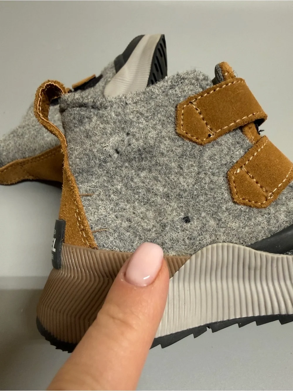 Sorel Out N About Unisex Boots Little Kid Size 10 Classic Waterproof Gray/Brown