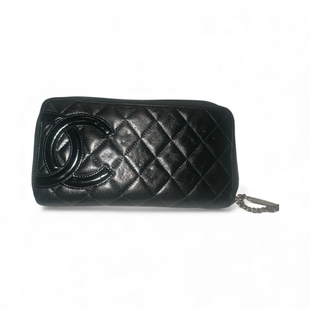 CHANEL quilted wallet