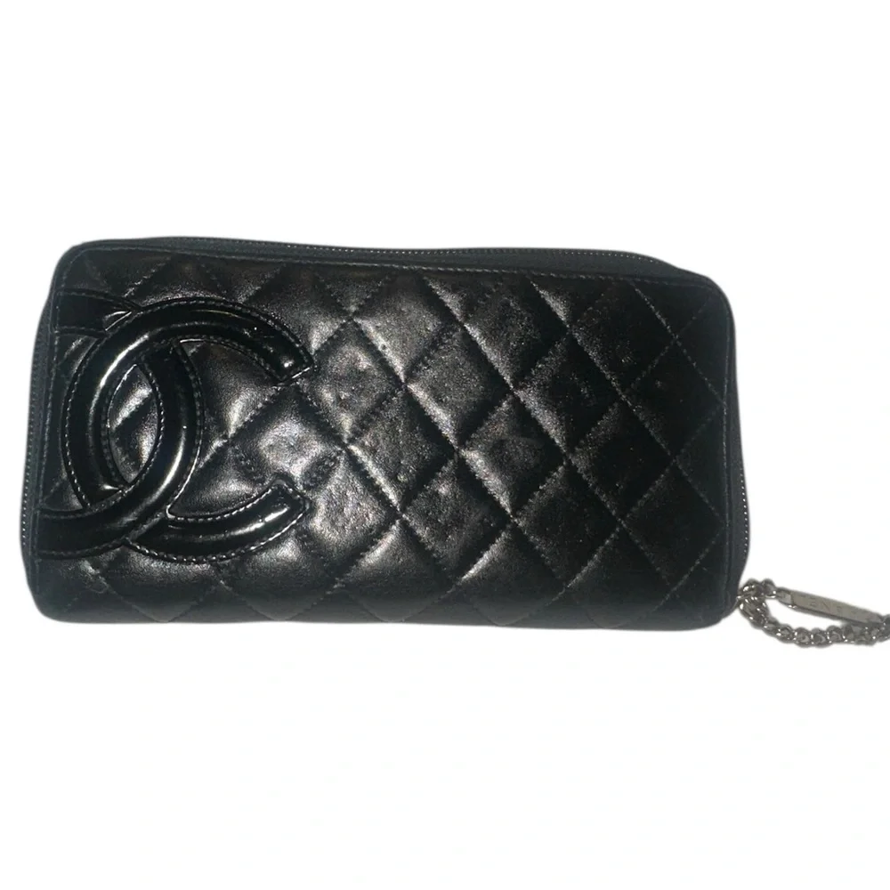 CHANEL quilted wallet