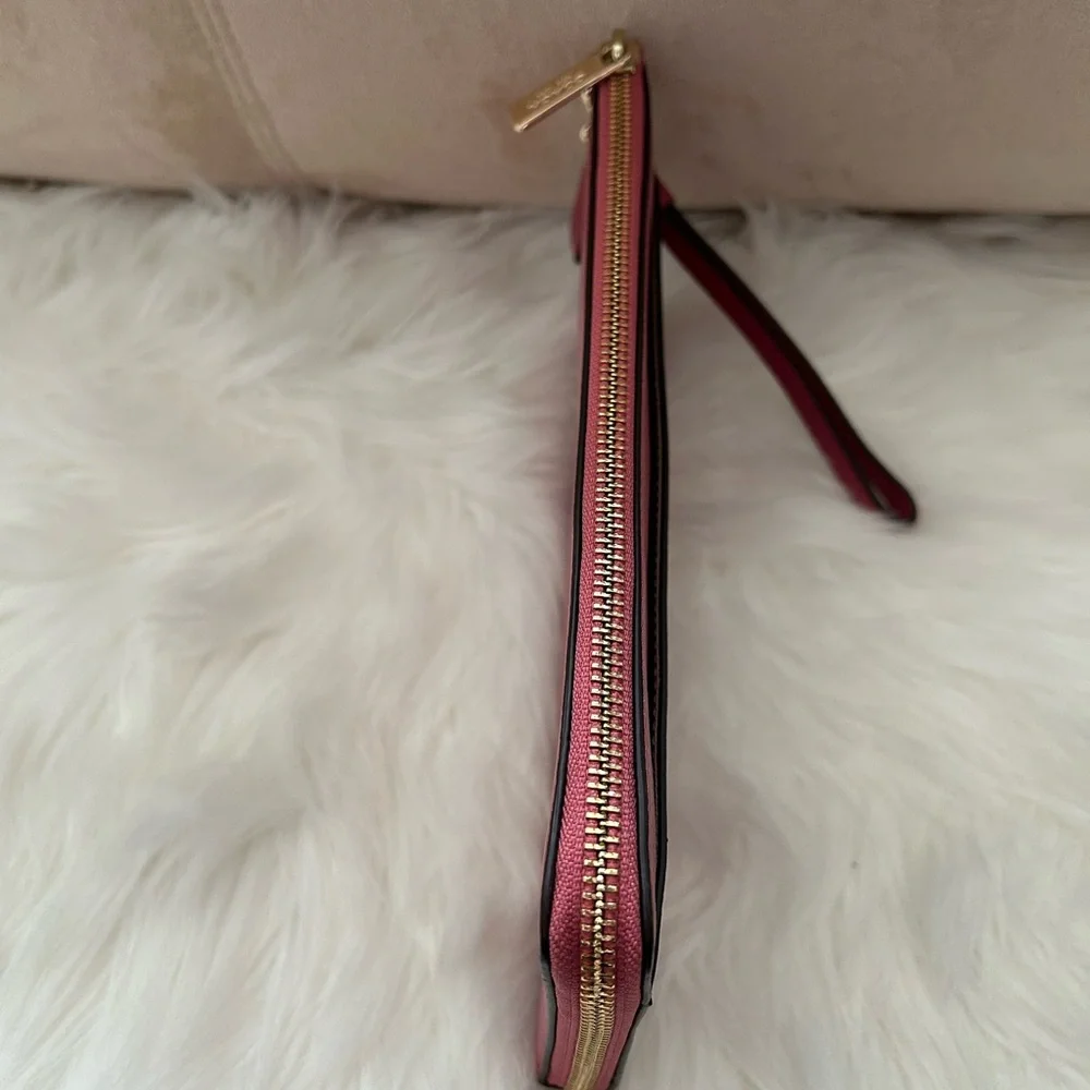 🔥NWT🔥 Coach XL Long Leather Wallet with Detachable Wrist Strap, Elegant Stylish