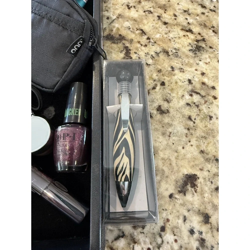 Make Up Bag And Make Up Goodie Lot.   Lots Of Things‎ Included. 4404