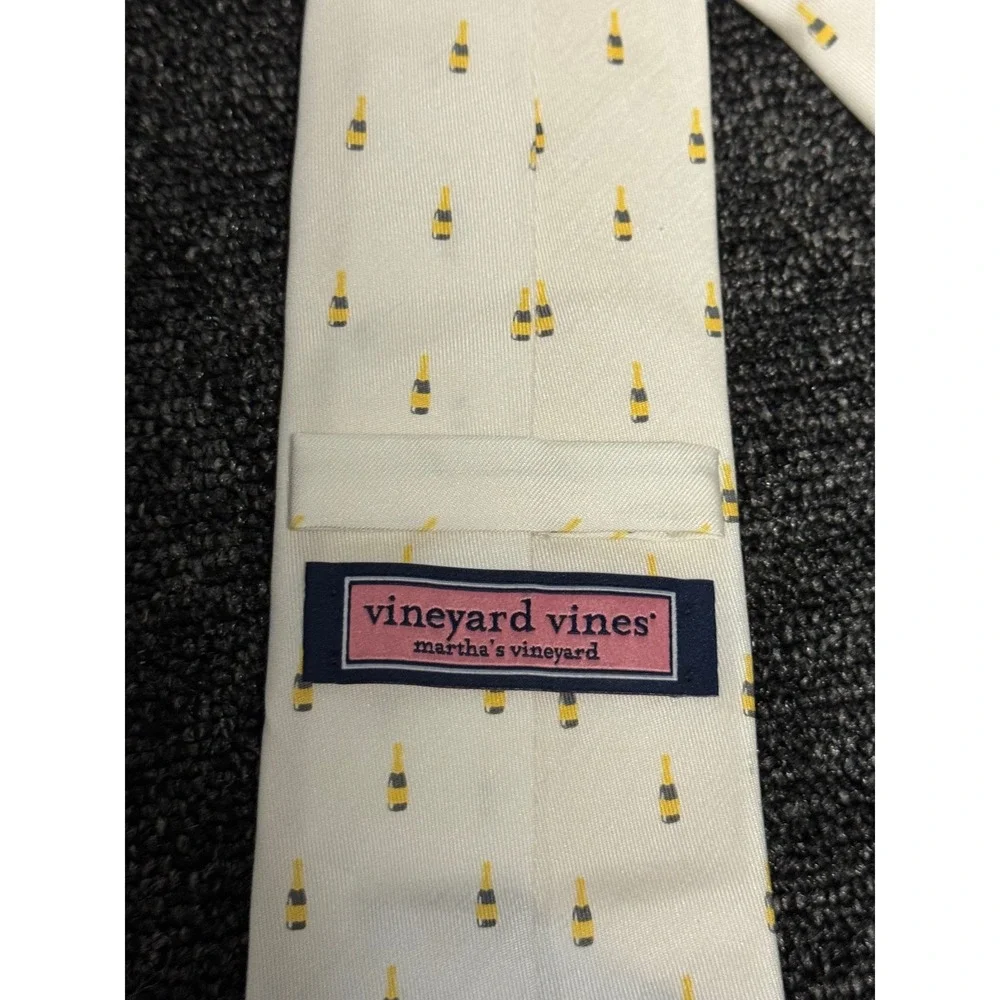 Vineyard Vines nwt flaw