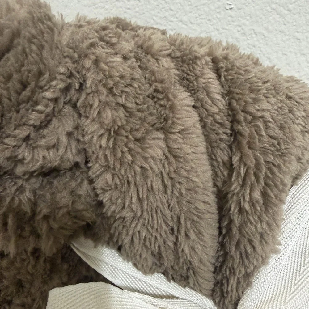 Berkshire wearable throw