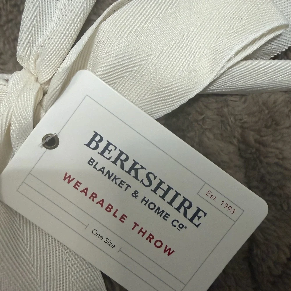 Berkshire wearable throw