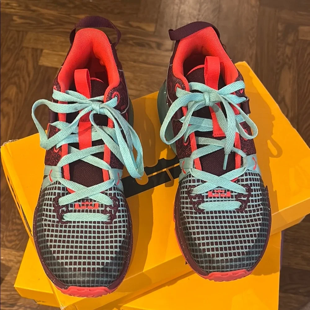 Nike stylish sneakers