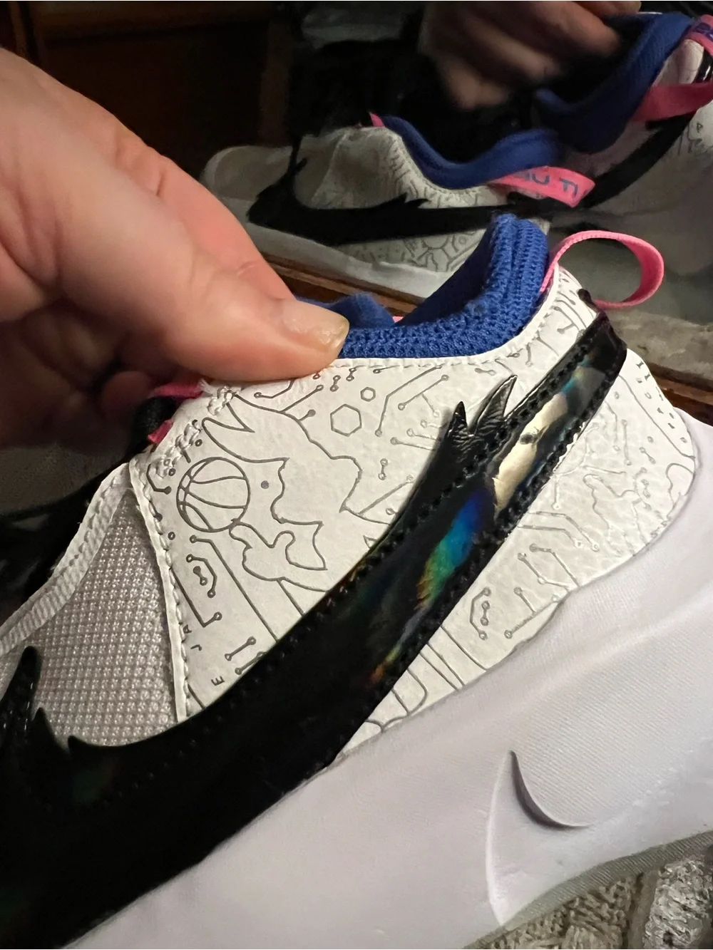 NIKE Team Hustle D10 SE Space Jam Basketball Sneakers White Blue Pink Girl's 5.5