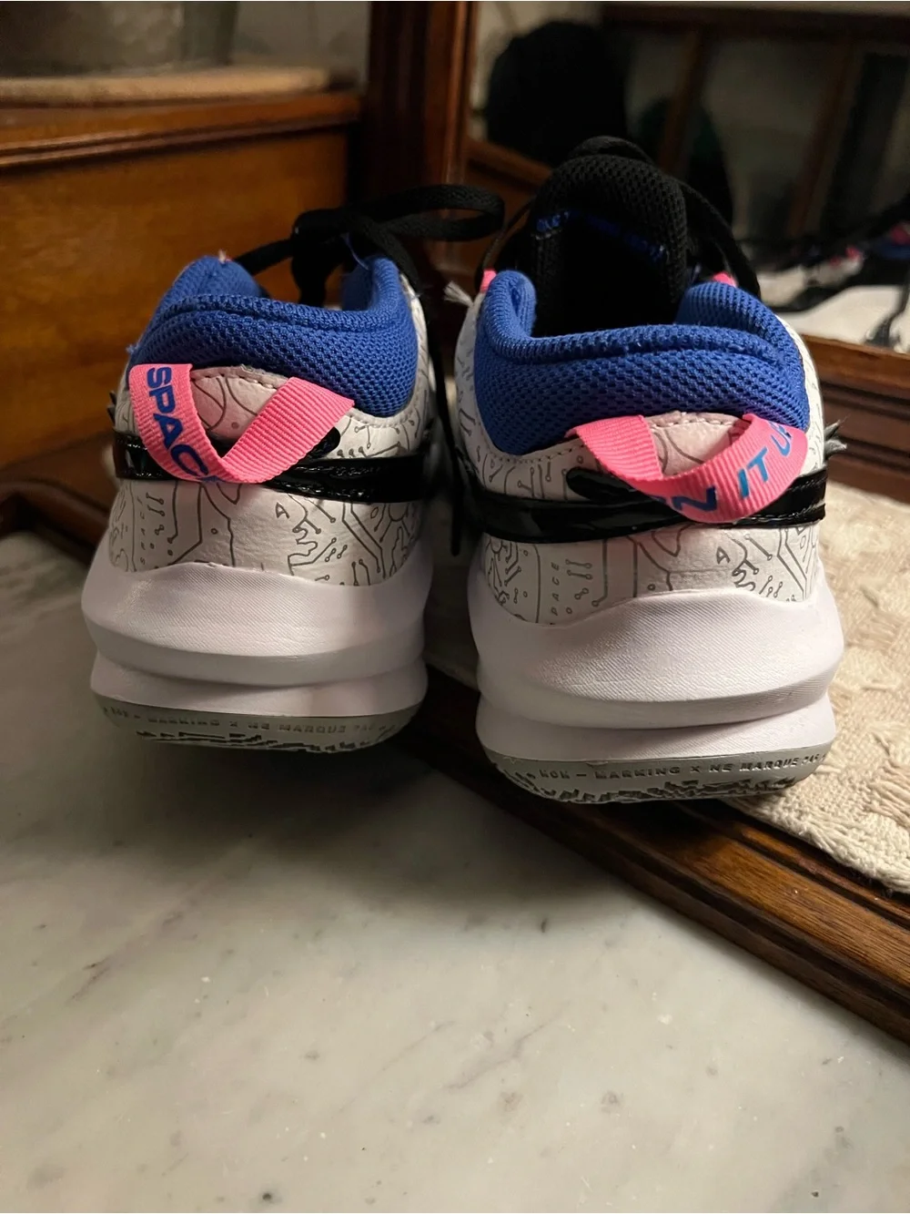 NIKE Team Hustle D10 SE Space Jam Basketball Sneakers White Blue Pink Girl's 5.5
