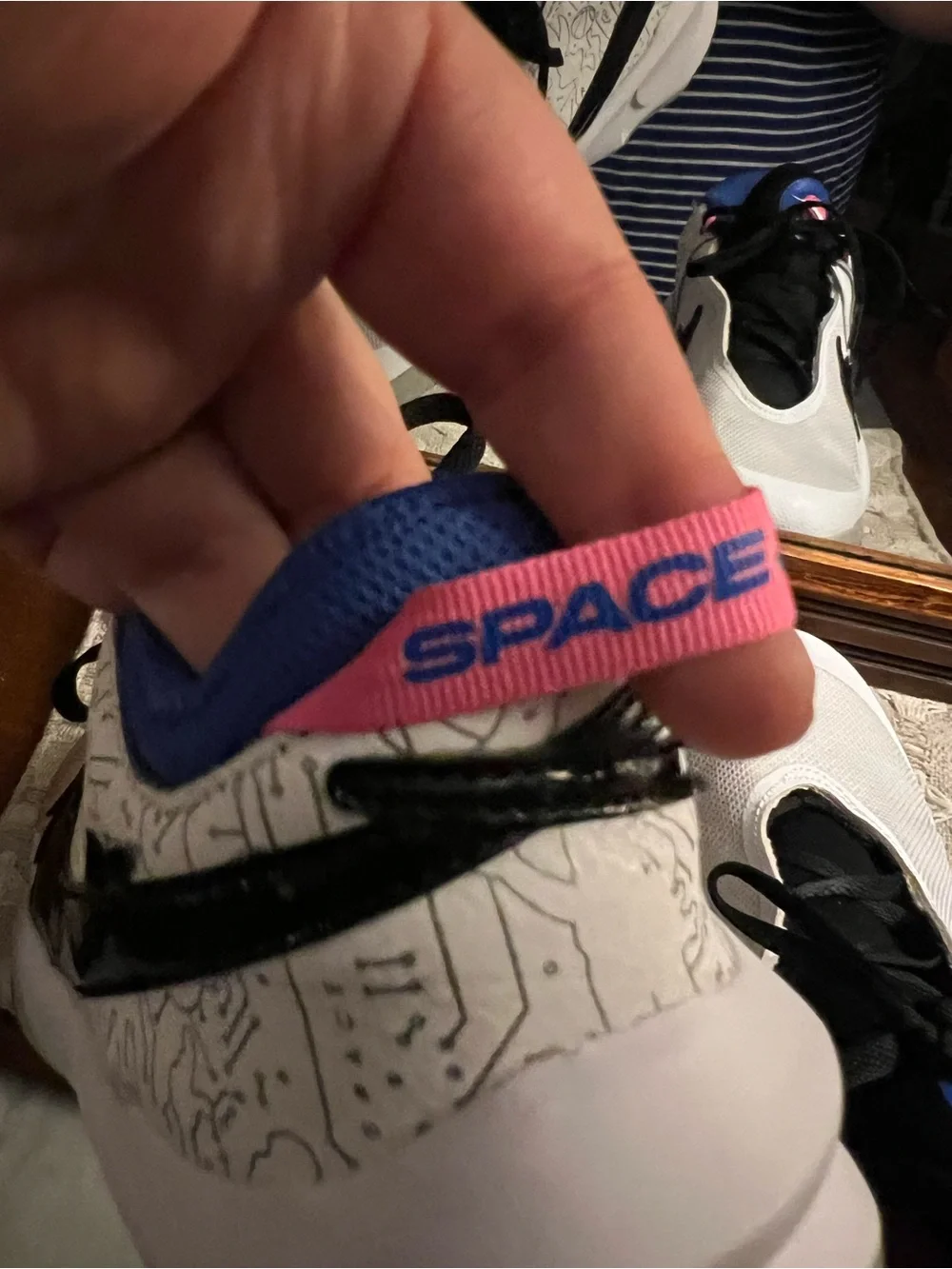 NIKE Team Hustle D10 SE Space Jam Basketball Sneakers White Blue Pink Girl's 5.5
