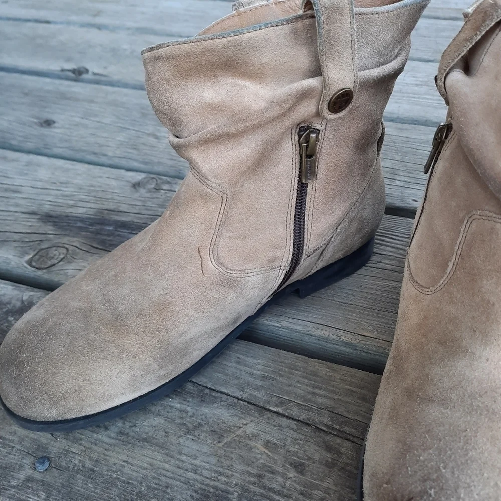 Birkenstock Sarnia beige suede leather slouch ankle boots size 9-9.5/EU 40