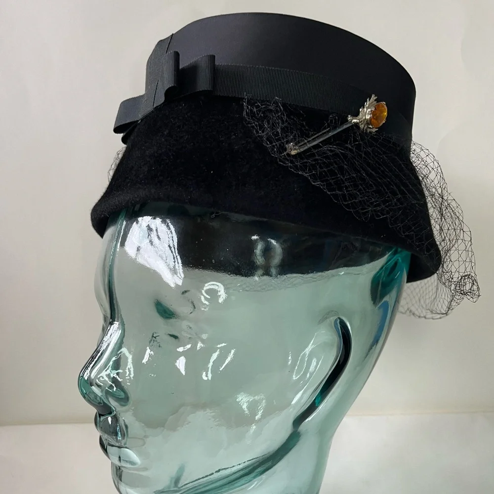Vintage Peachbloom Velour Ladies Hat Union Made Size Medium Black with hatpin