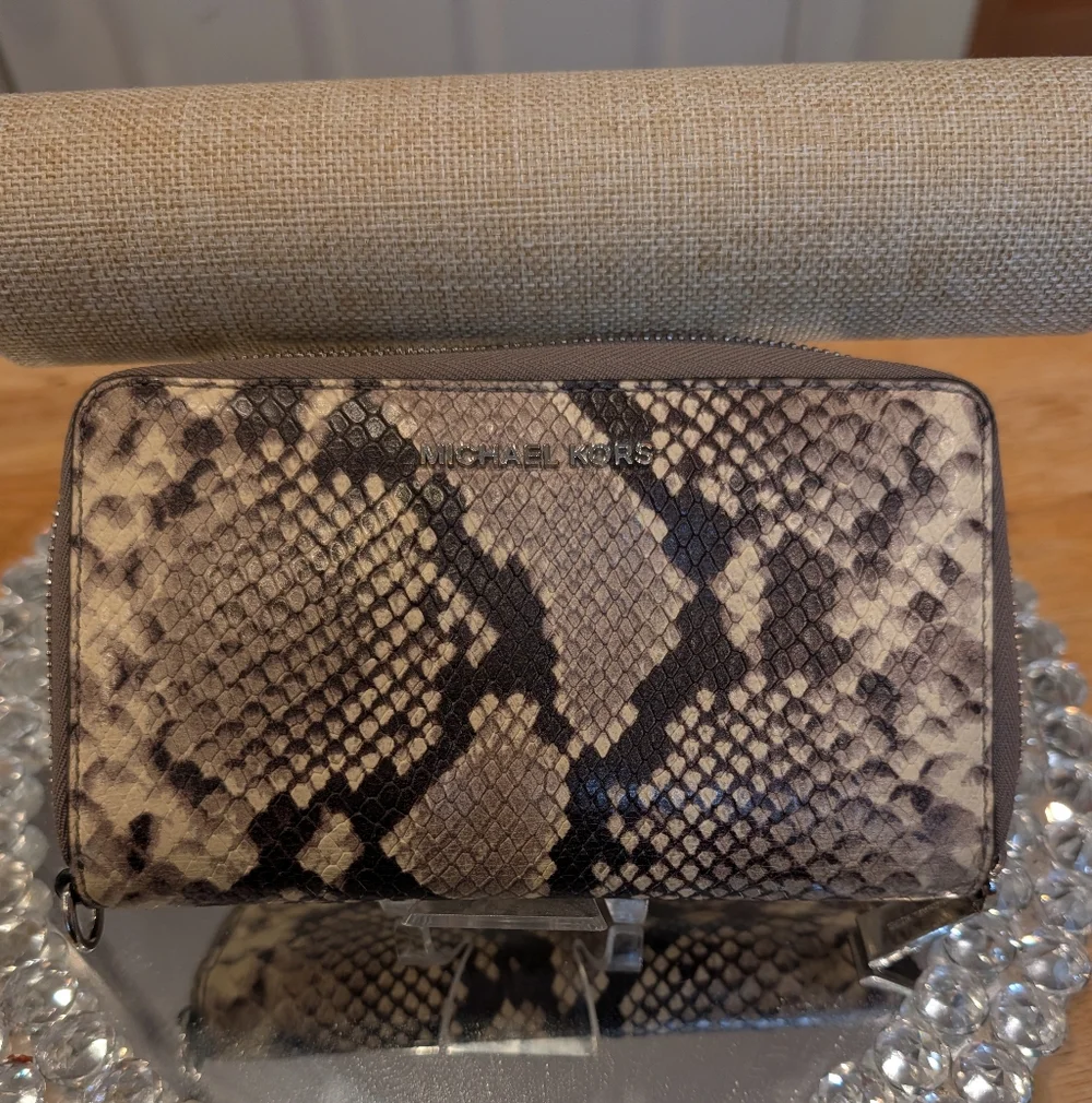 MICHAEL KORS Jet Set Python Snakeskin Leather Wallet EUC