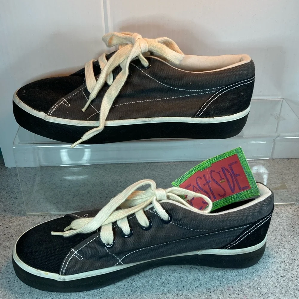 00’s Eastside gray and black‎ canvas tennis shoes size 7. NWT box 10