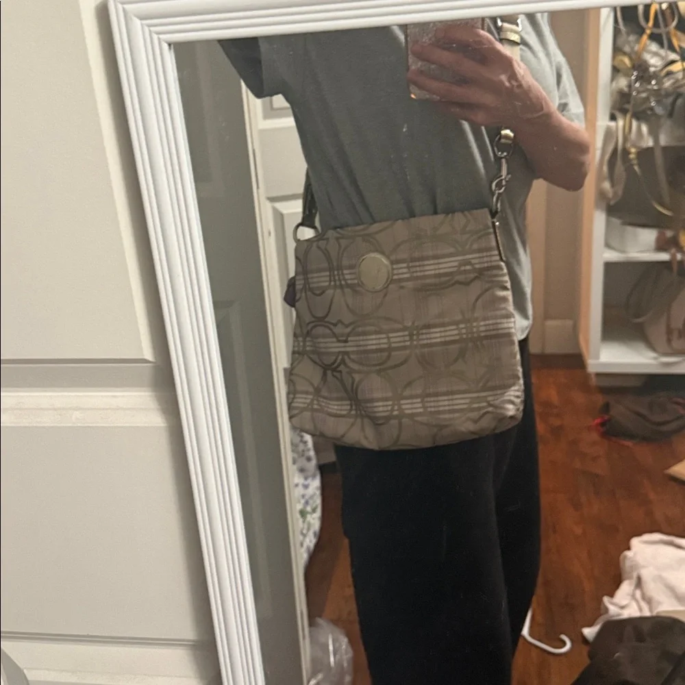 Coach elegant shoulder