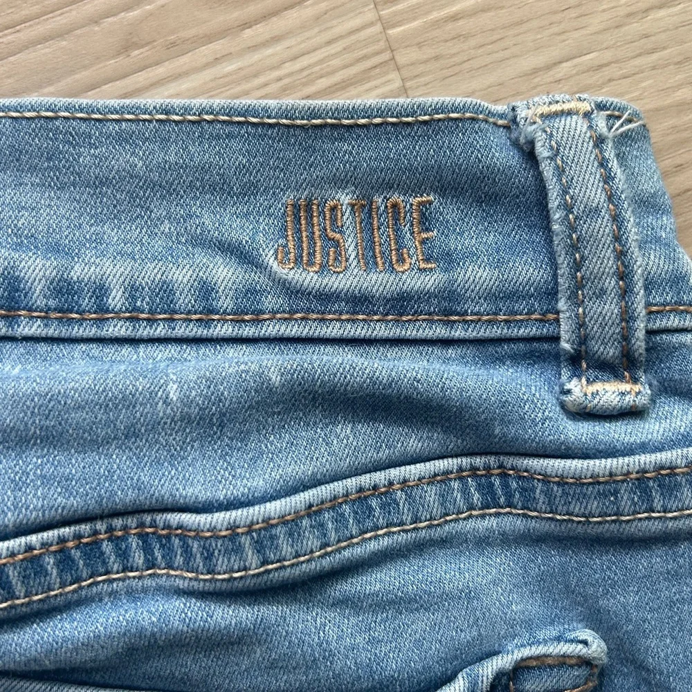 Justice distressed lighter
