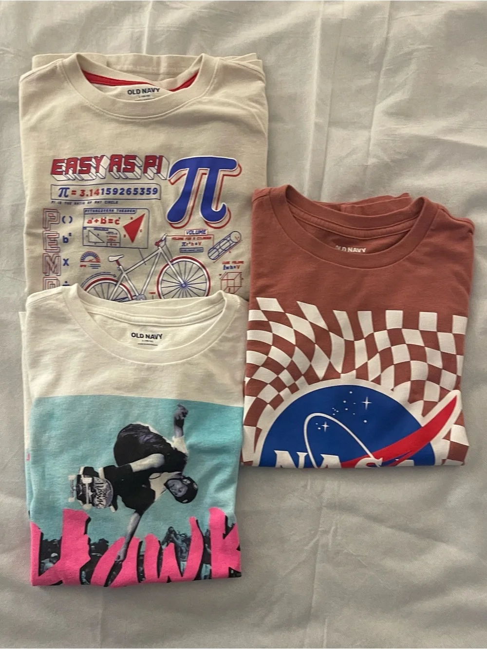 Old Navy noted graphic or
