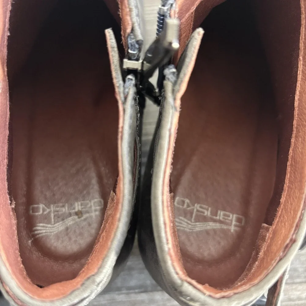 Dansko Booties Womens Size 38 Gray Leather Waterproof Ankle Zip Block Heel