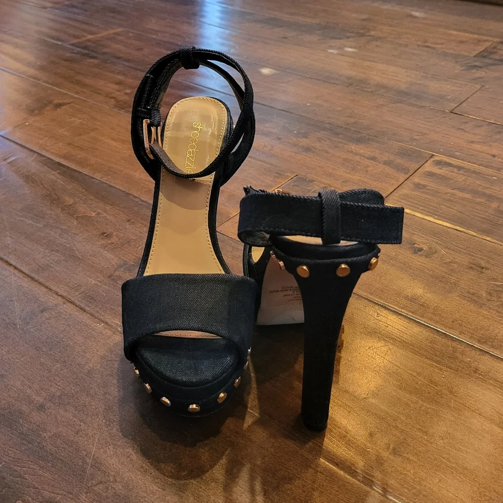 Shoe Dazzle bold platform