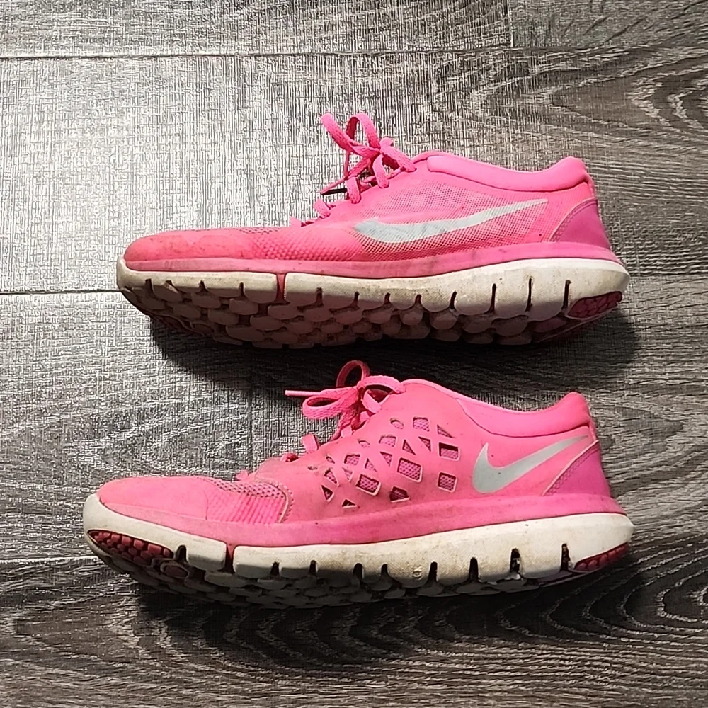Nike tennis shoes